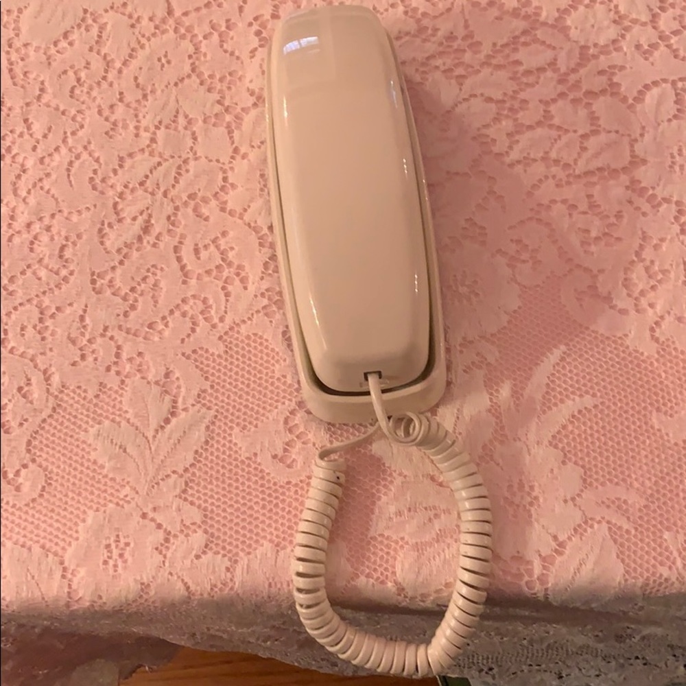 90’s Vintage phone in cream/white